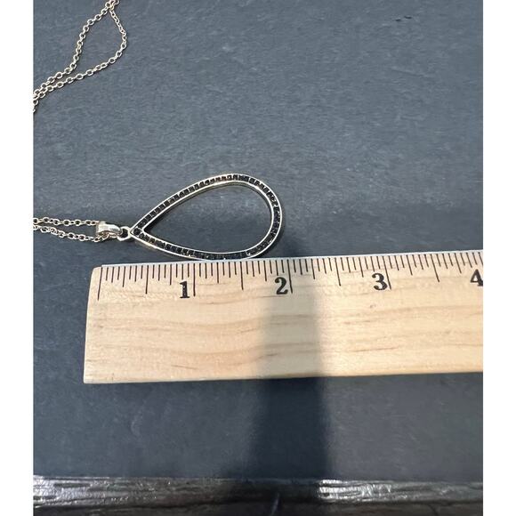 NEW Goldtone Brilliant Prestige Pendant and Tear Drop Pierced Earring Set - Picture 4 of 8